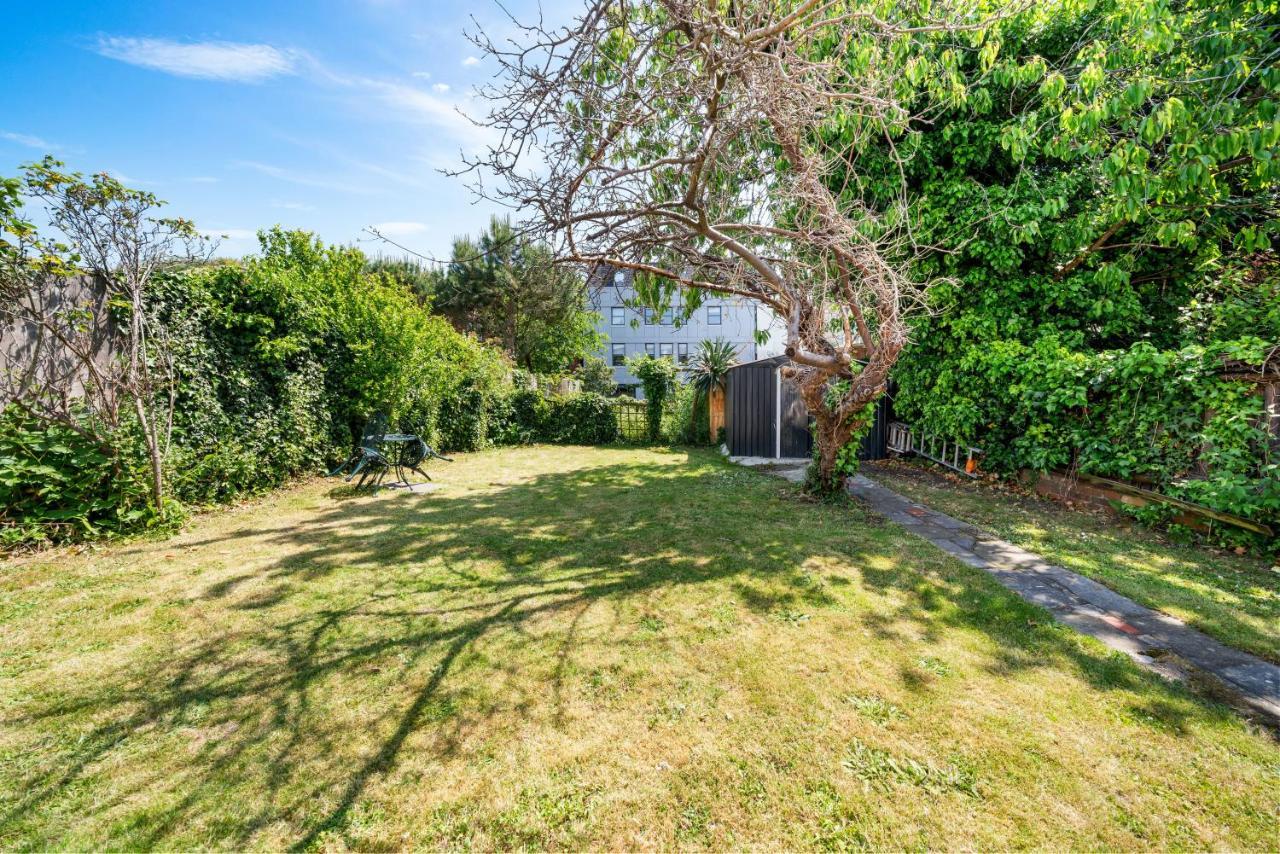 Lovely Garden Apartment In Wimbledon Town Centre With Private Parking By Wimbledon Holiday Lets Londra Exterior foto