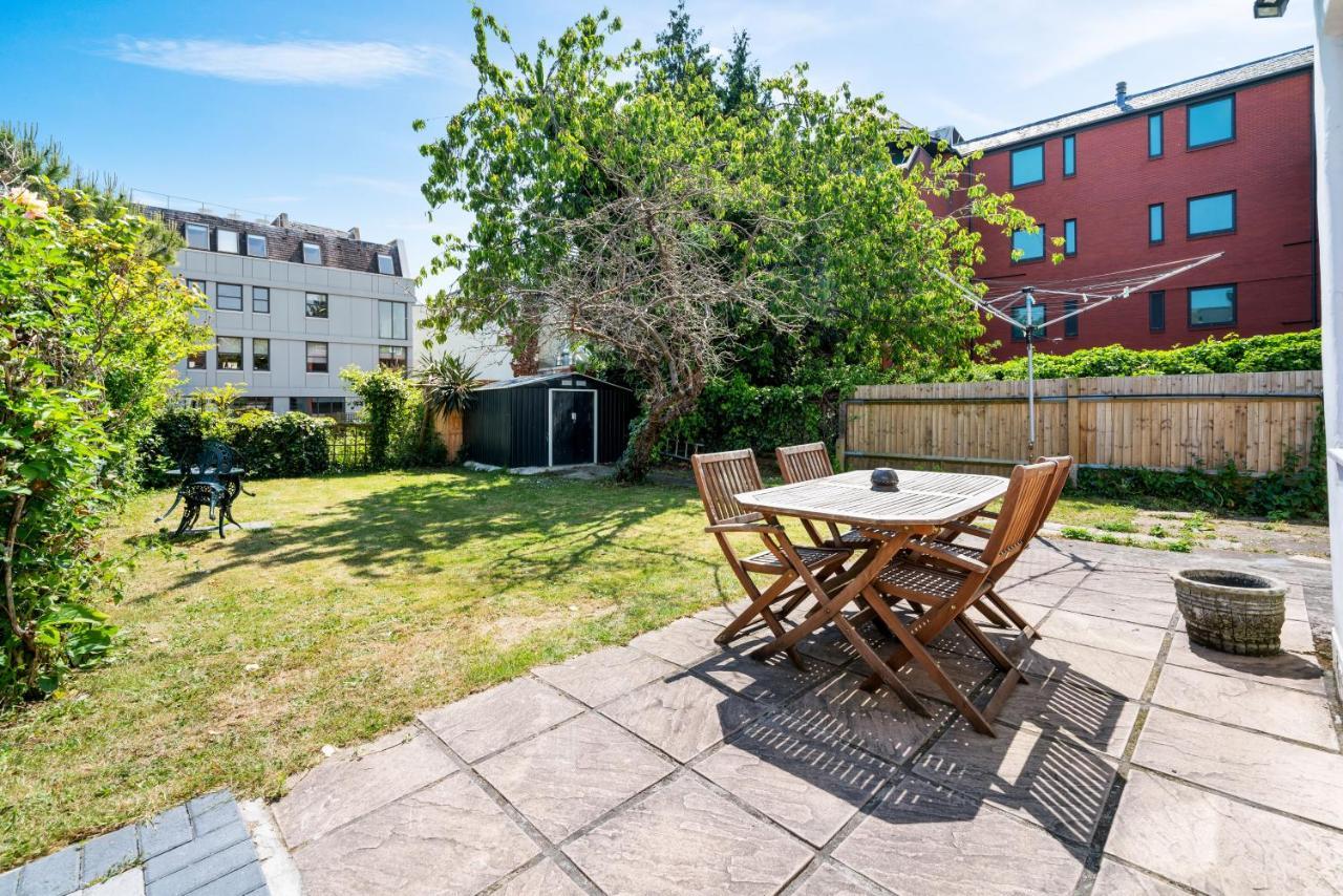 Lovely Garden Apartment In Wimbledon Town Centre With Private Parking By Wimbledon Holiday Lets Londra Exterior foto