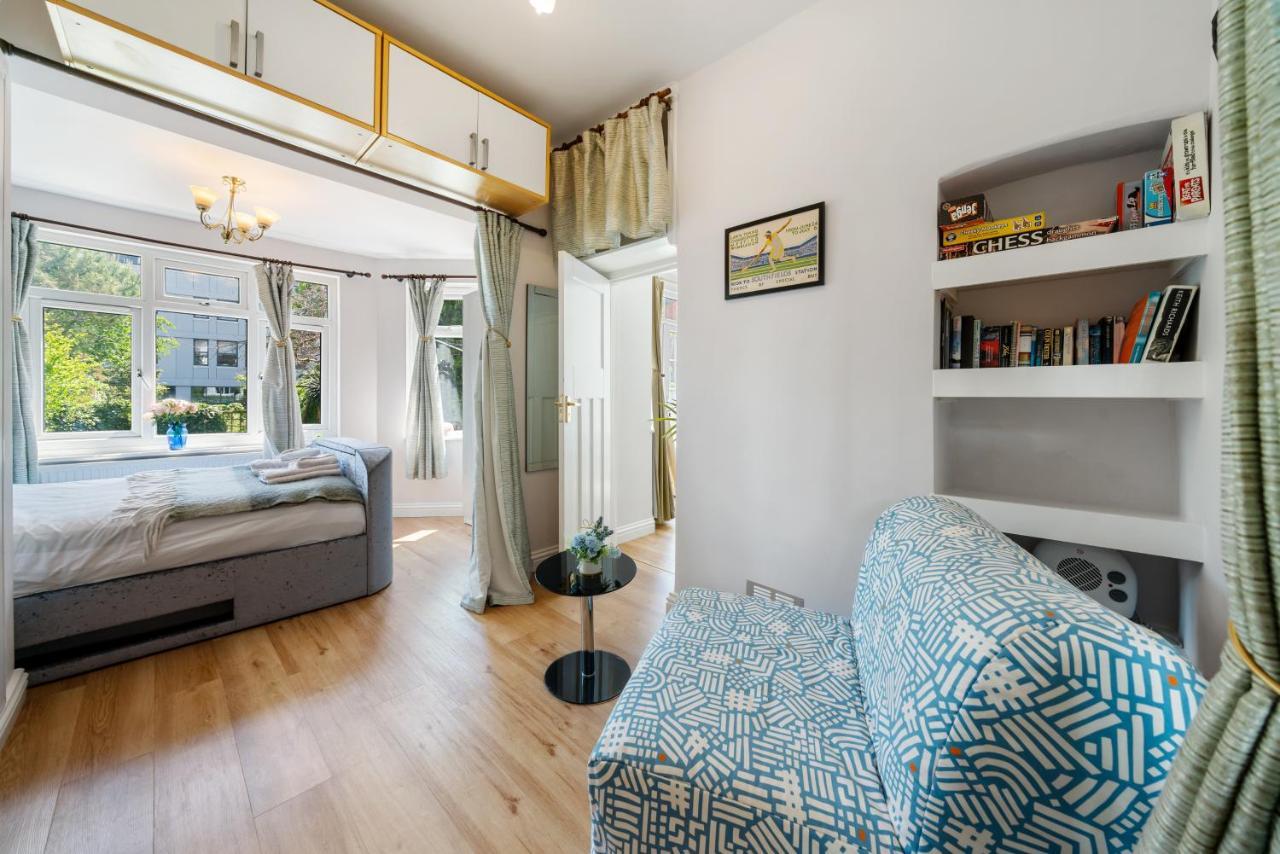 Lovely Garden Apartment In Wimbledon Town Centre With Private Parking By Wimbledon Holiday Lets Londra Exterior foto