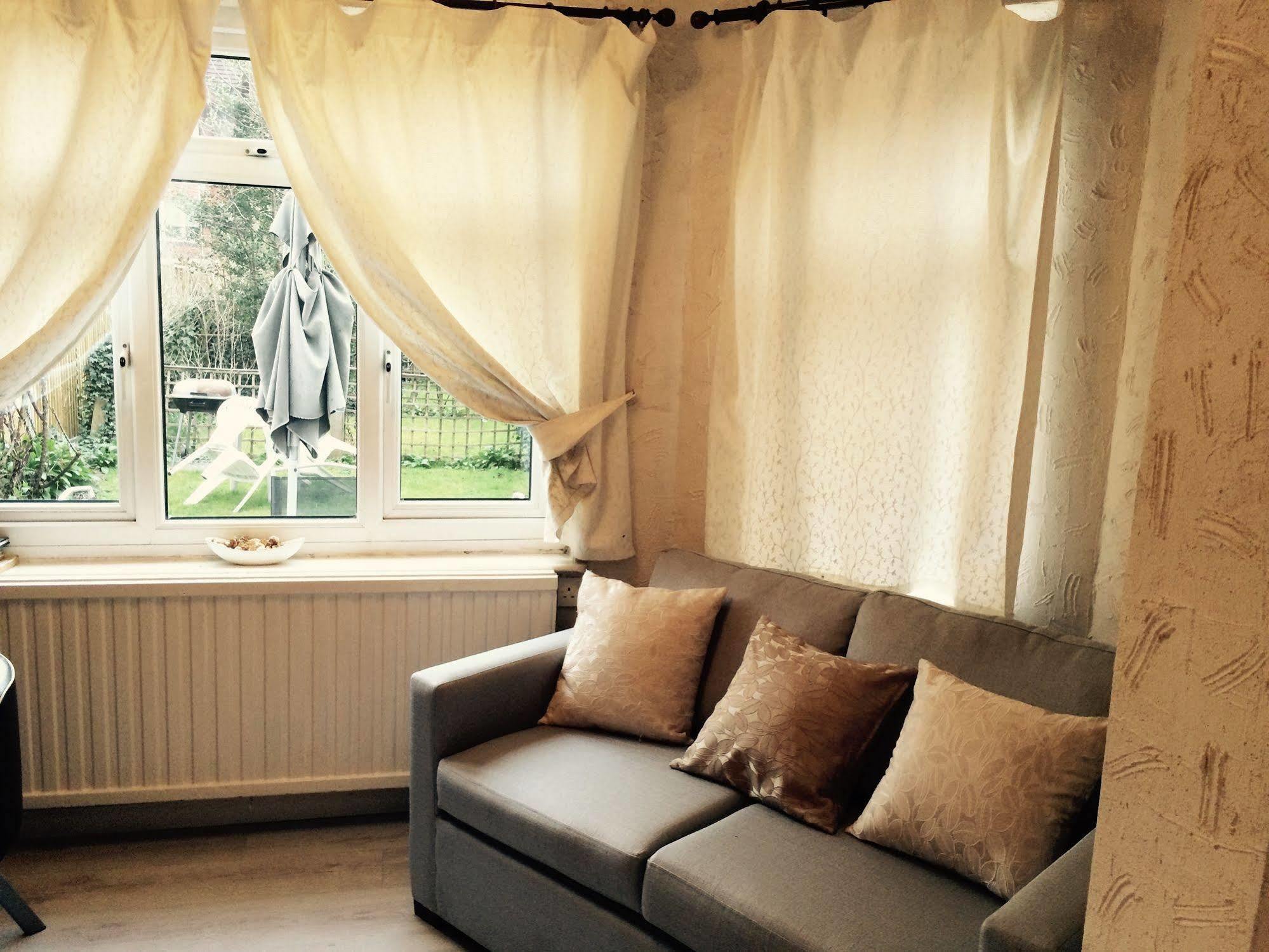 Lovely Garden Apartment In Wimbledon Town Centre With Private Parking By Wimbledon Holiday Lets Londra Exterior foto